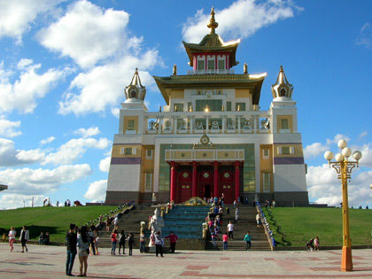Центральный хурул Золотая обитель Будды Шакьямуни