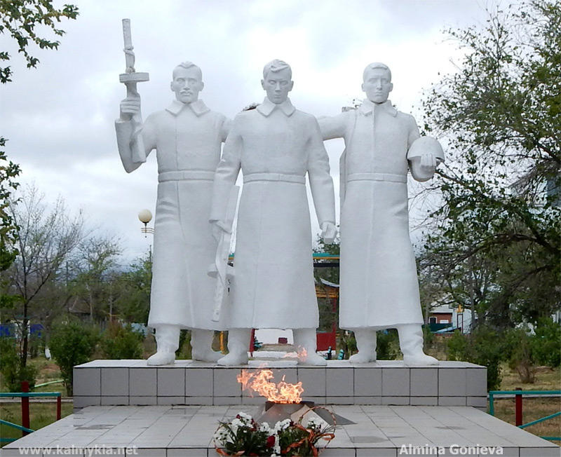 Памятник Три солдата