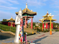 Центральный храм Золотая обитель Будды Шакьямуни