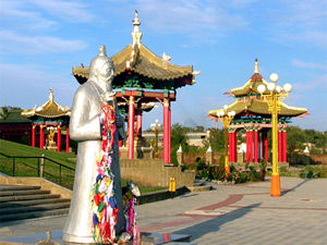 Центральный храм Золотая обитель Будды Шакьямуни